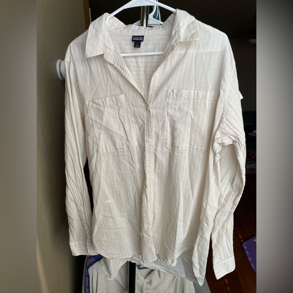 Women’s L Patagonia Lightweight AC Cream striped Button Down